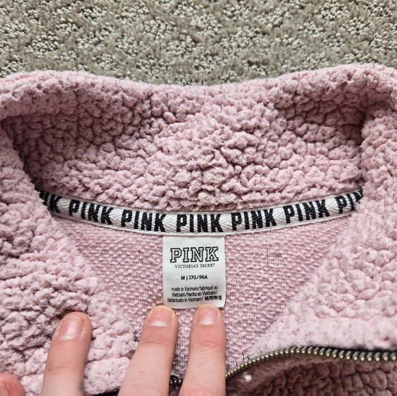 Medium vs pink sherpa - Picture 2 of 2